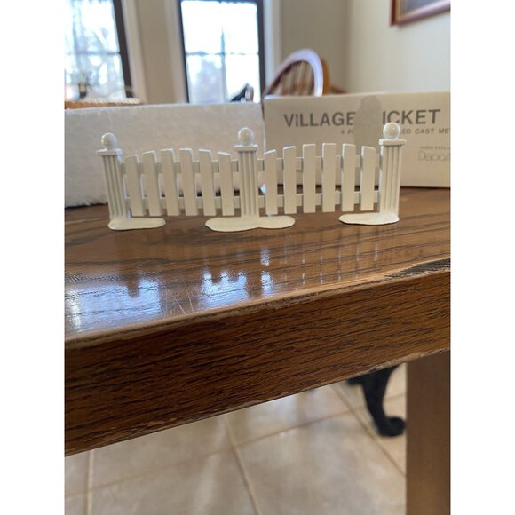 Department 56 Village White Picket Fence Set Of 4 Handpainted Cast Metal - Picture 1 of 6